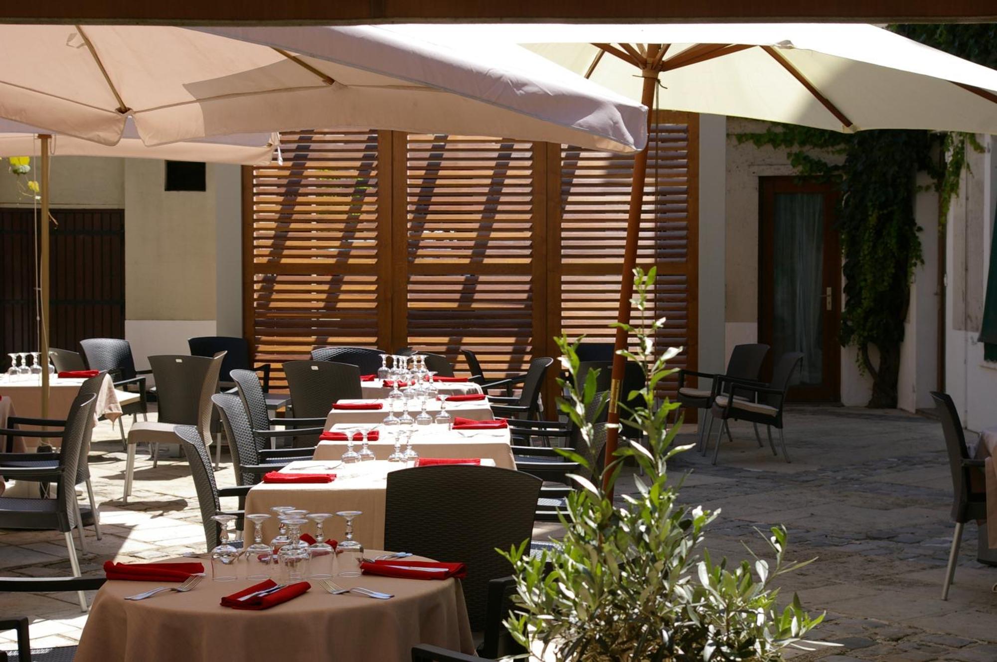 Argenton Sur Creuse Logis Hotel Le Cheval Noir מראה חיצוני תמונה
